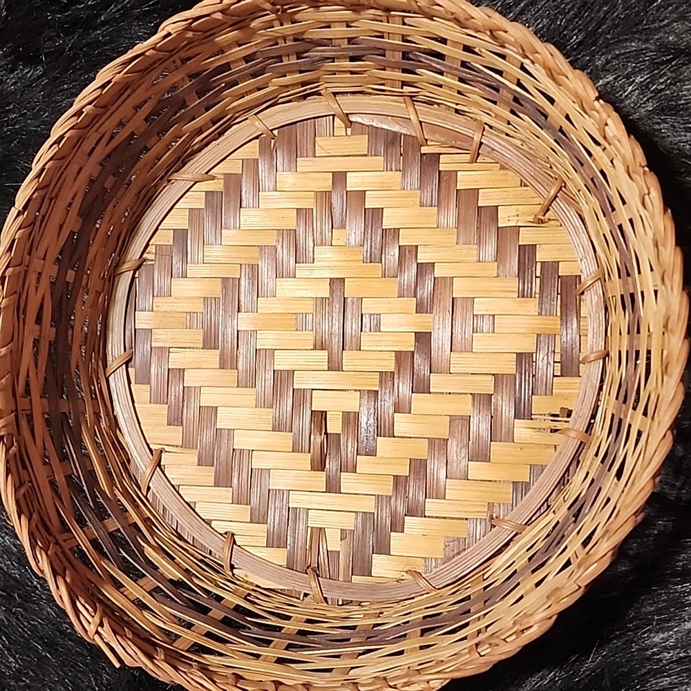 WICKER BASKET ROUND SHAPE. 10 1/2" SIZE. - Picture 4 of 4